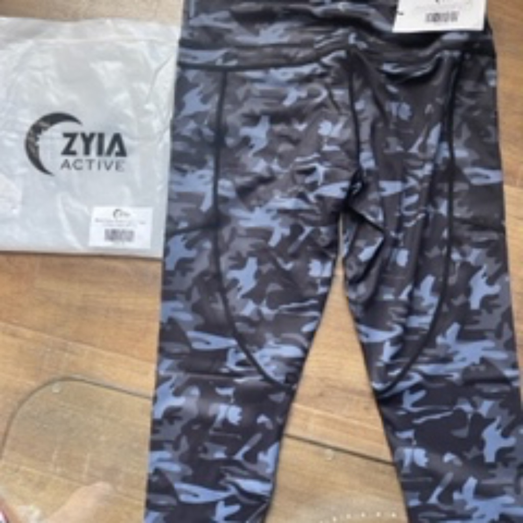 Zyia Black Camp Pocket Light N Tight Hi-Rise Capris Size: 12